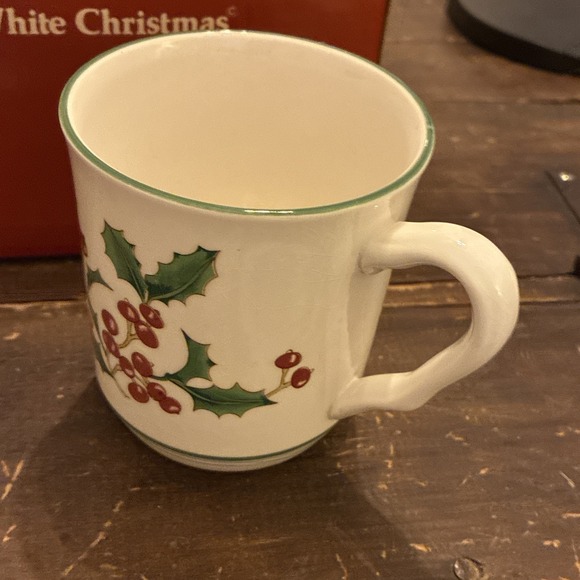 Set of 4 Sango Holly Berry Christmas Mugs In Original Box - Picture 5 of 8
